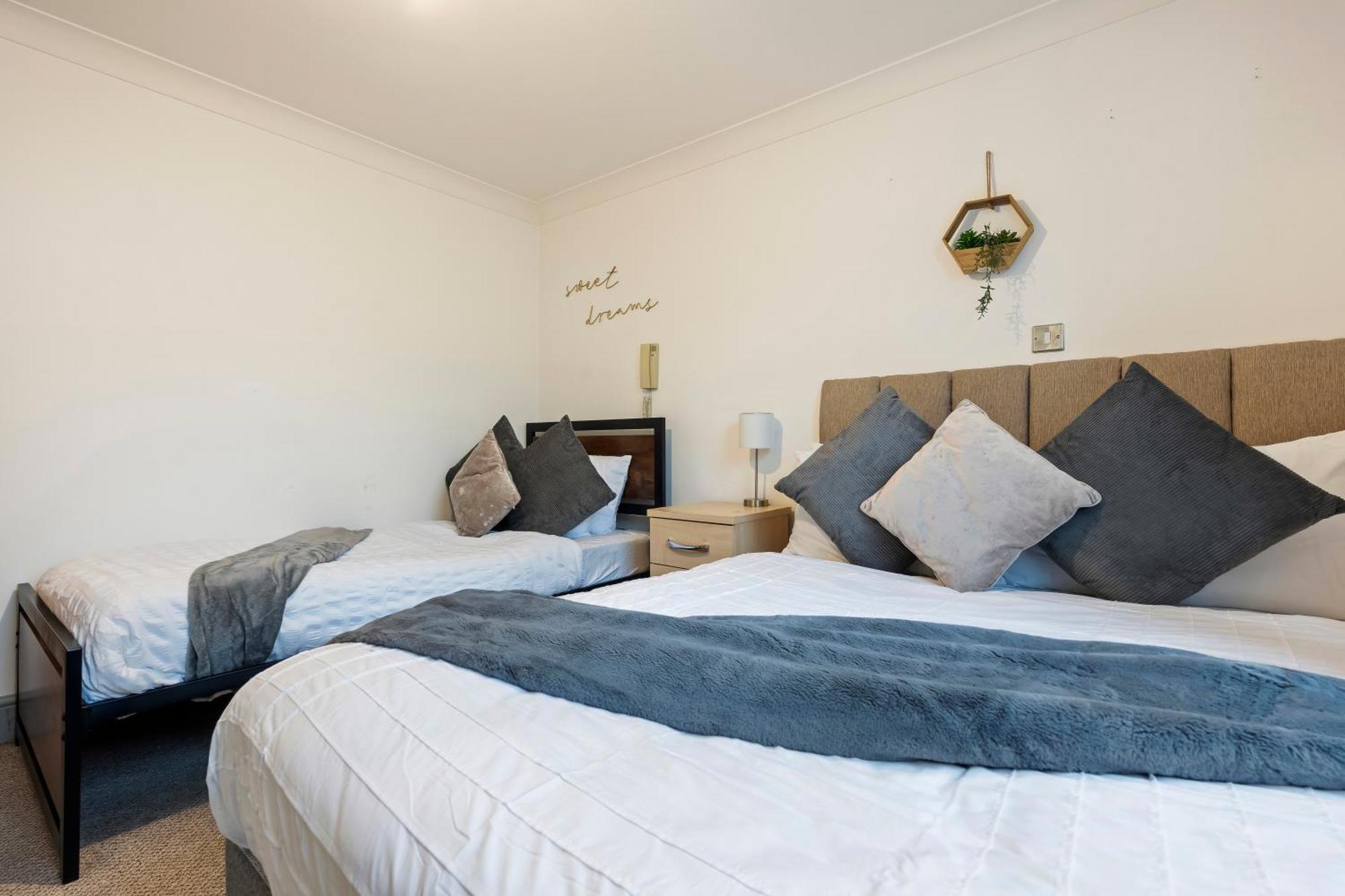 Luxe Stays-Sleeps 5-Contractors Accommodations Birmingham Eksteriør billede